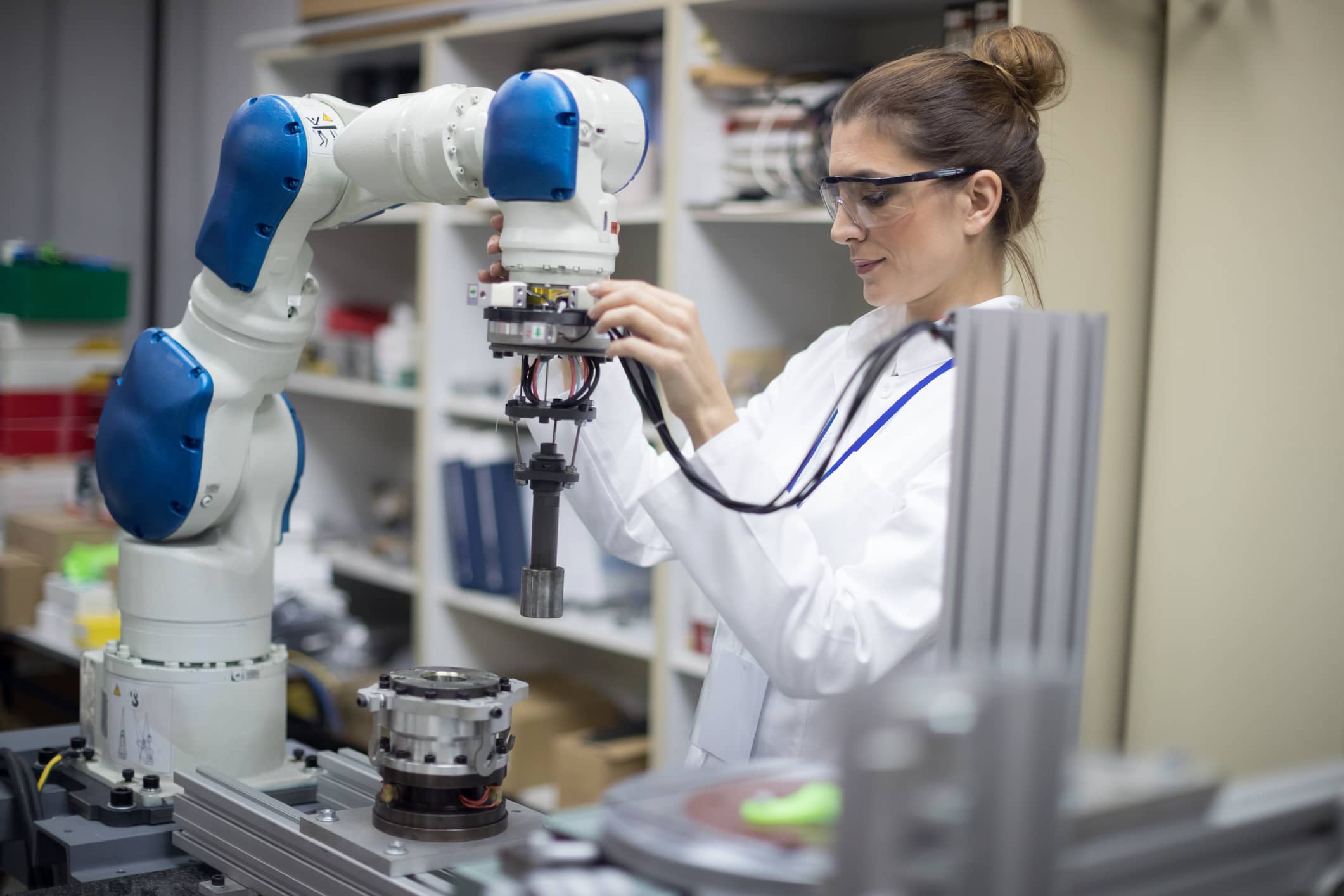Med tech using a robot