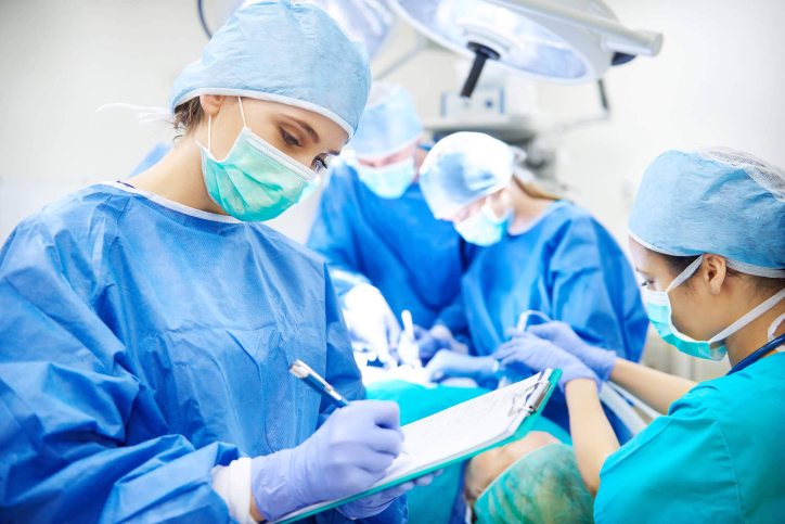 OR nurse doing a procedure